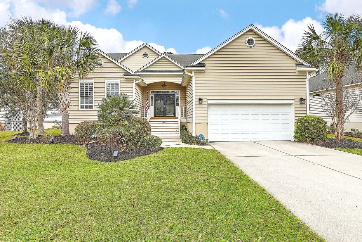 Primary Photo - FULLY FURNISHED Mount Pleasant Home! 6 mon...