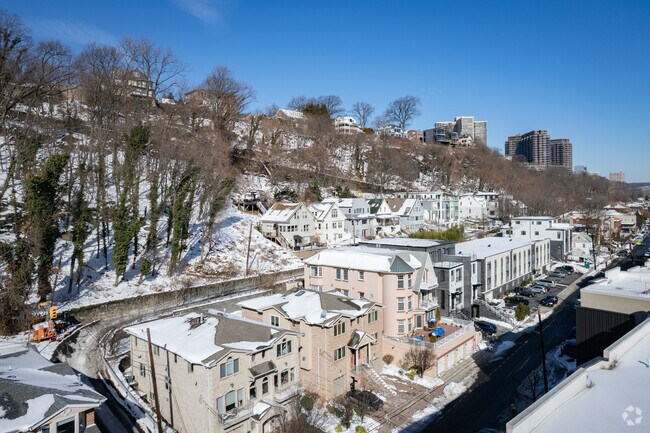 Aerial Photo - 192 Undercliff Ave