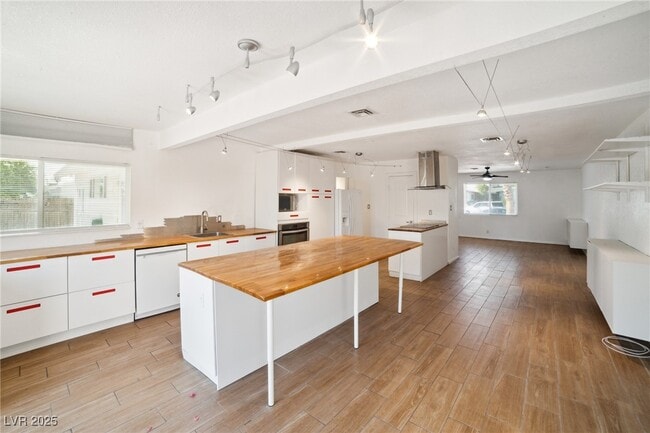 Foto del edificio - 4312 San Angelo Ave