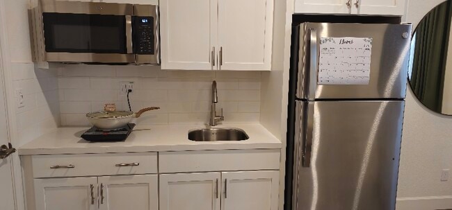 Building Photo - 3017 Garibaldi Dr