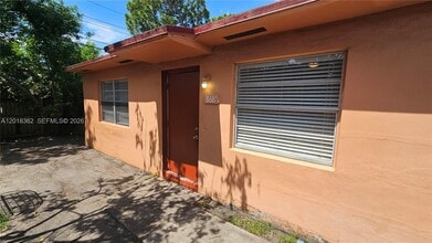 Building Photo - 860 SW 6th Ct