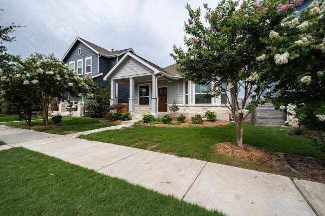Building Photo - Gracious 2 Bedroom, 2 Bath Home in Goodnig...