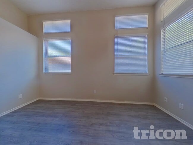 Foto del edificio - 5328 Waterford Dr