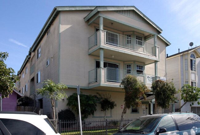 Building Photo - 1352 Molino Ave