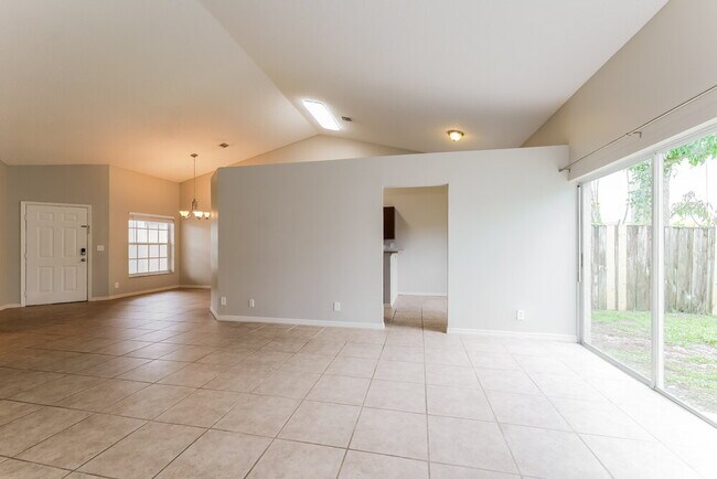 Foto del edificio - 180 Heatherwood Dr