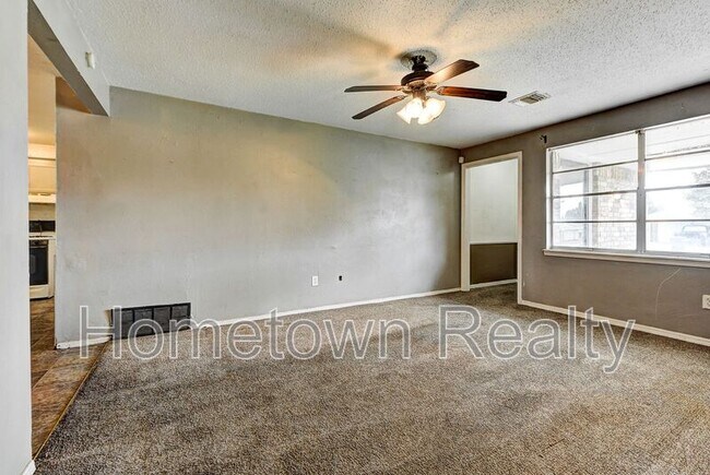 Building Photo - 4009 Vickie Dr