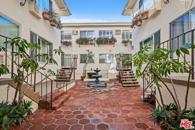 Foto del edificio - 1951 Malcolm Ave