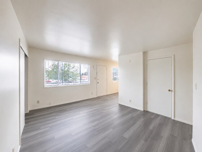 Building Photo - 1761S