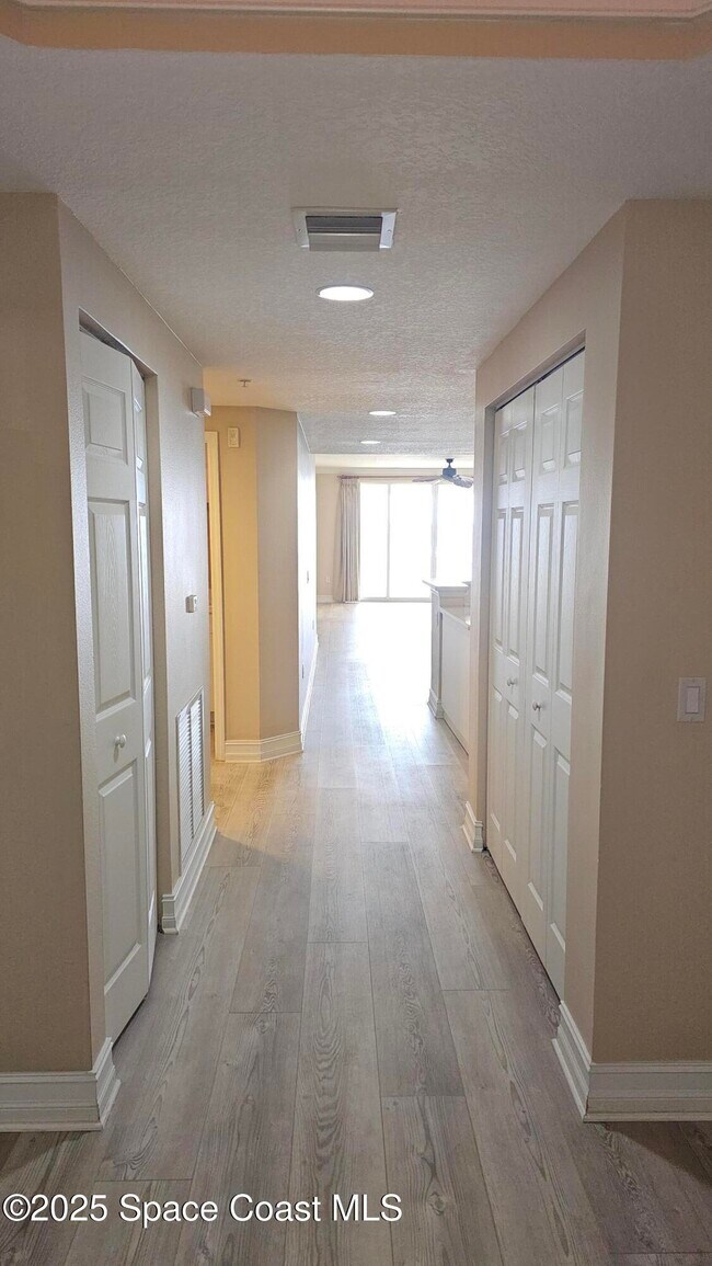 Foto del edificio - 480 Sail Ln