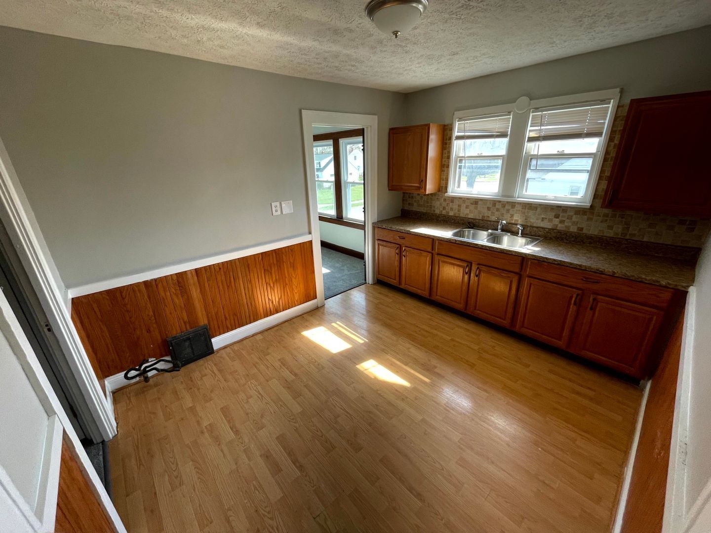6711 Dartworth Dr Parma, OH 44129 – photo 2