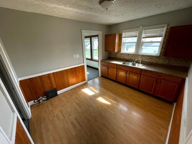 Foto del edificio - 6711 Dartworth Dr