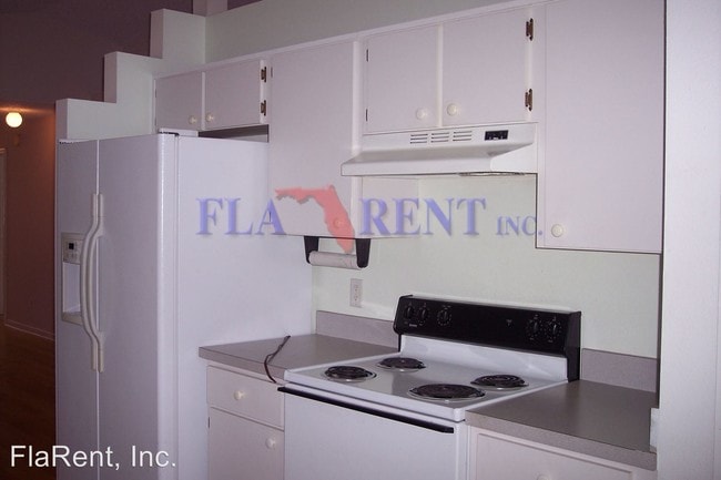 Building Photo - 3 br, 2 bath Apartment - 2120 Justin Avenue