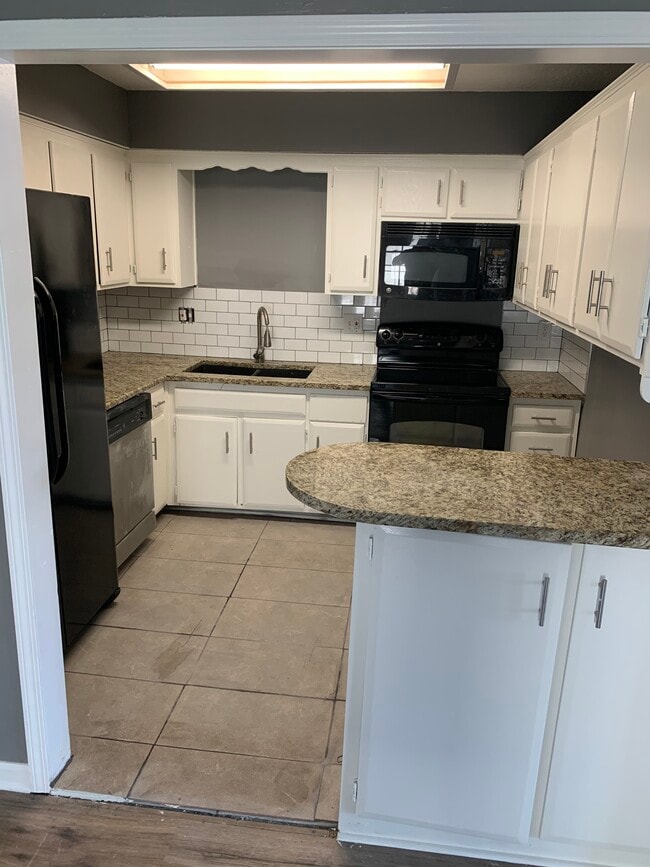 Kitchen - 14011 Dunbar Ct
