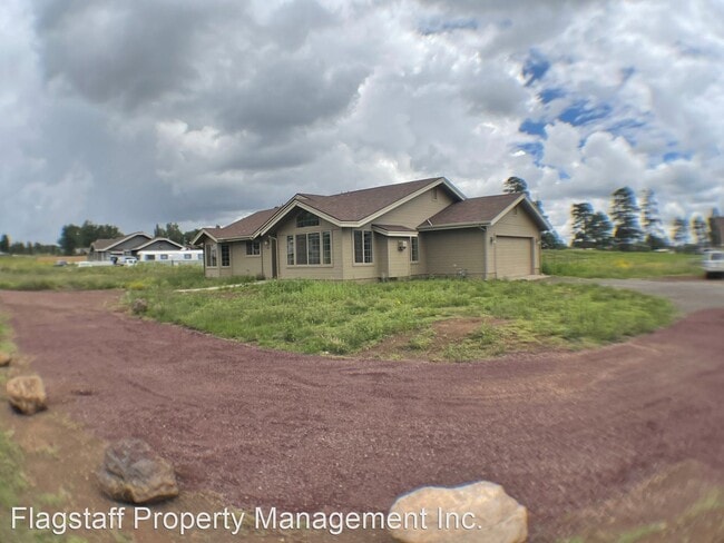 Building Photo - 3 br, 2 bath House - 8985 N Silver Saddle ...