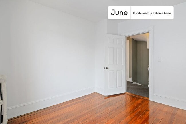 Building Photo - Room in Shared 6 bed/2 bath home