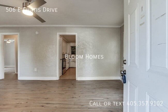 Building Photo - 506 E Curtis Dr