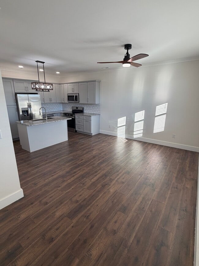 Foto del edificio - 1415 Woodbine Ave