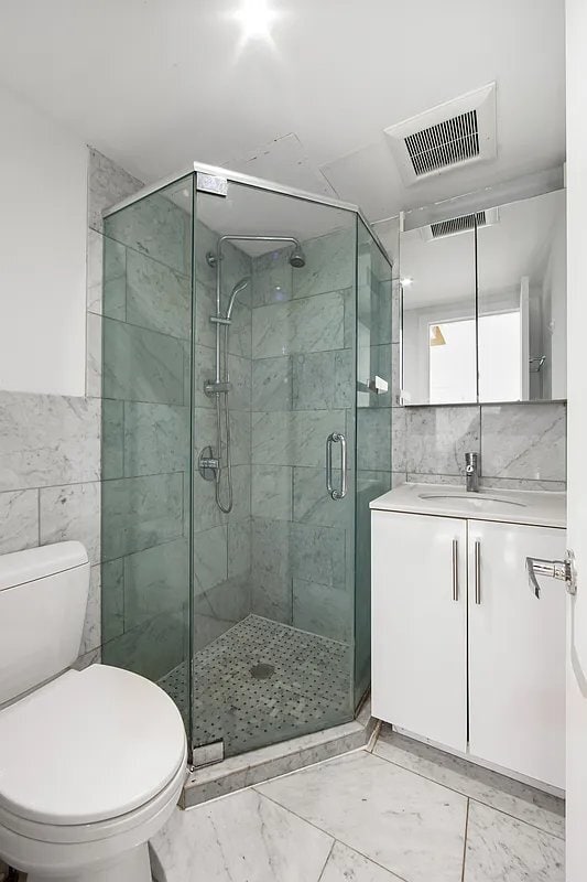 Building Photo - 75 Orchard St