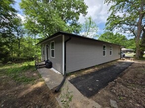 Building Photo - 220 Fisk Ave