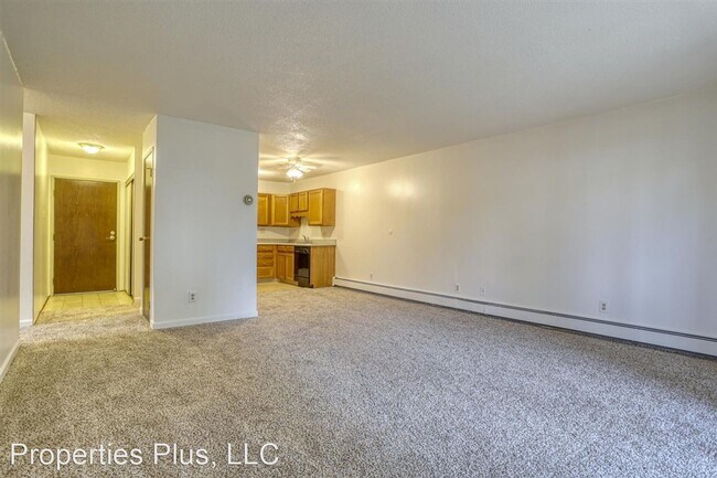 Building Photo - 2 br, 1 bath House - 3082 S Wheeling Way #101