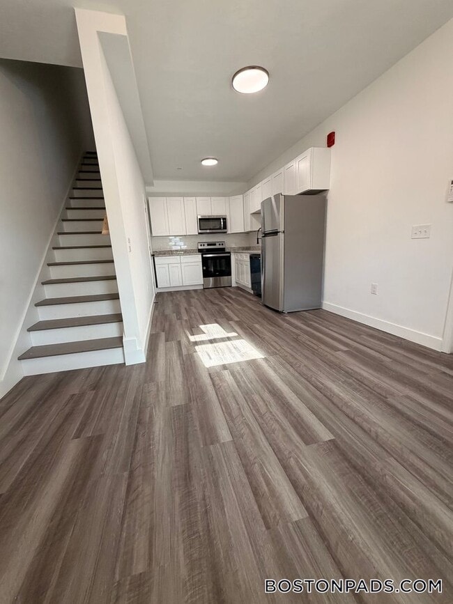 Building Photo - 197 S Main St