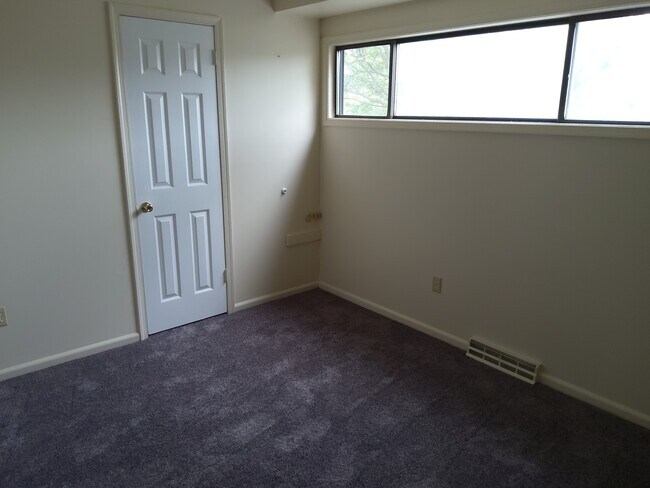 Building Photo - 148 Sandybrook Dr