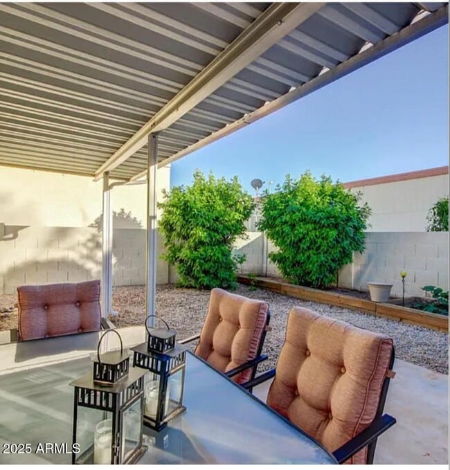 Building Photo - 2433 W Eugie Ave