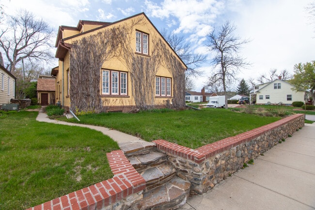 Building Photo - 901 St Cloud St