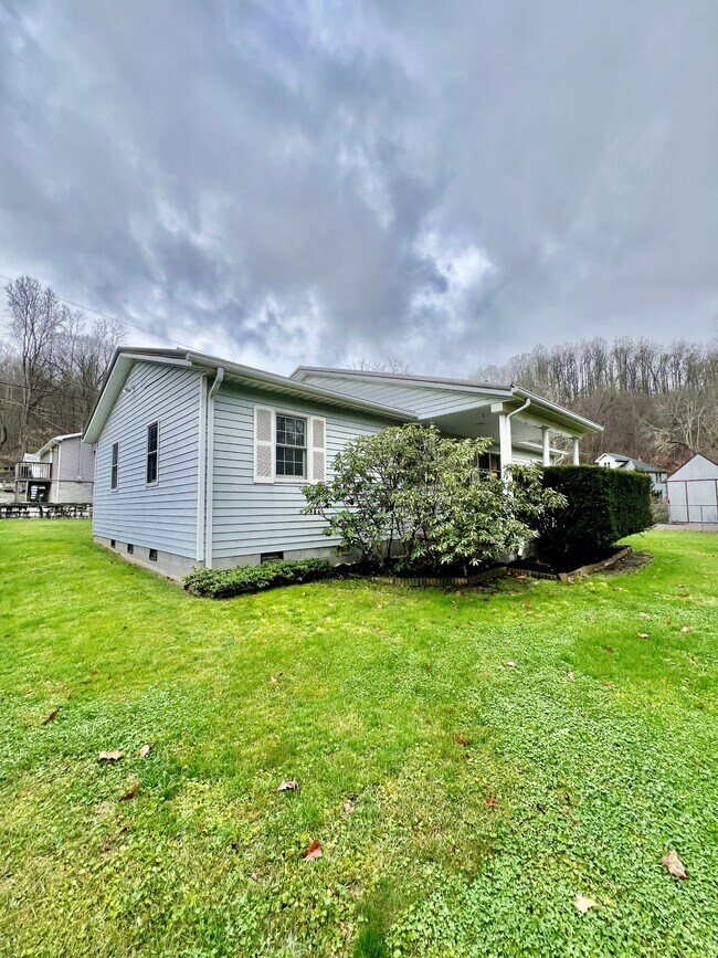 Building Photo - 27 Ramp Hollow Rd