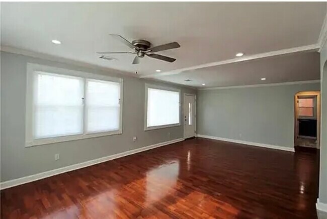 Foto del edificio - 5437 Vermillion Blvd