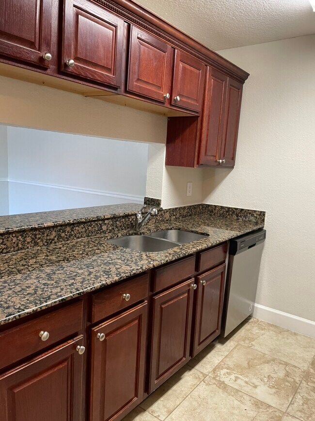 Building Photo - 4053 Crockers Lake Blvd