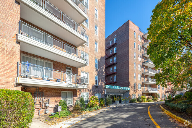 Building Photo - Imperial Towers