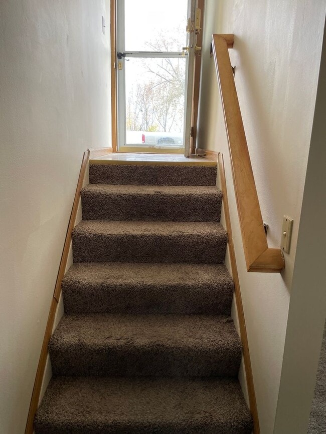 Building Photo - 1 Bedroom, 1 Bath Townhouse LeClaire, IA