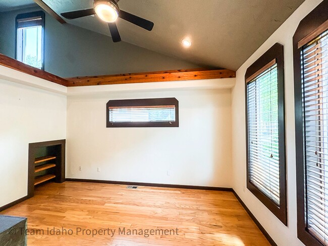 Building Photo - 1374 Bristol Rd