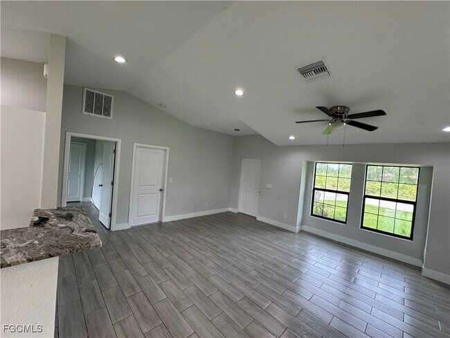 Foto del edificio - 4500 East 5th Street