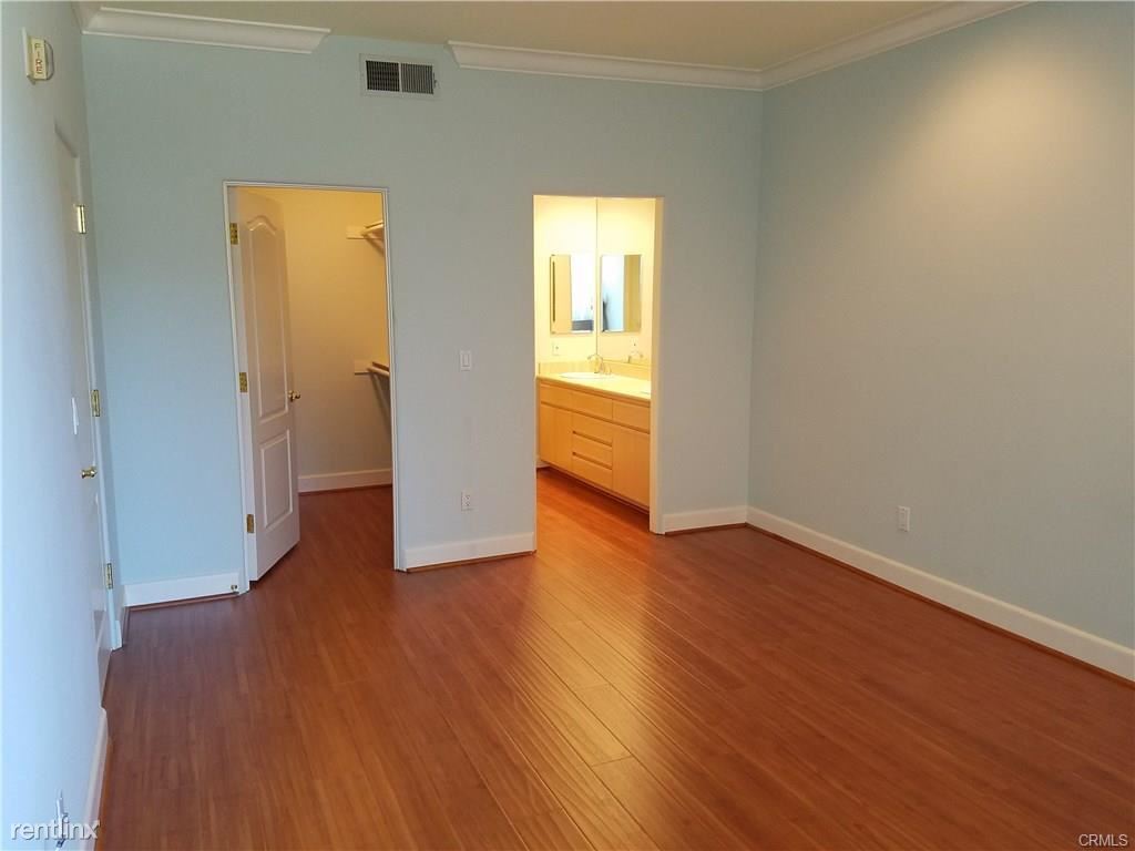 Foto principal - 390 S Sepulveda Blvd