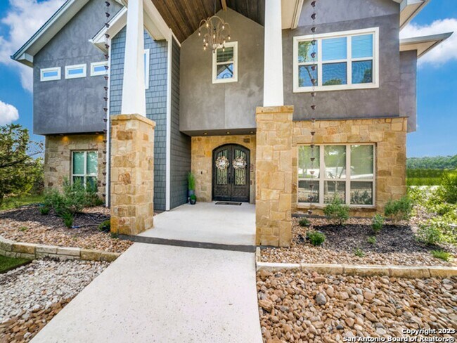 Foto del edificio - 5 Bedroom/3.5 Bathroom Home in the Ensenad...