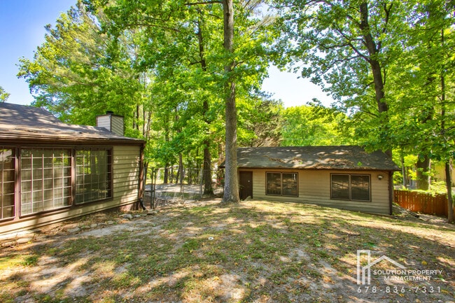 Building Photo - 2755 Janet St