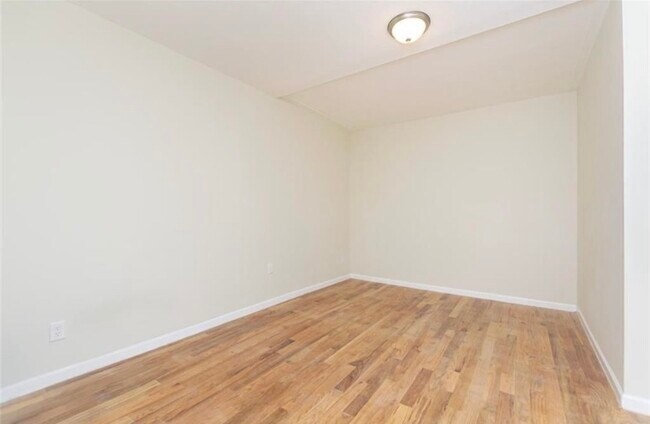 Foto del edificio - 959 E 221st St