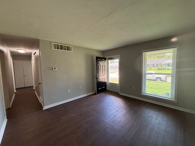 Building Photo - 2771 Northmeade Ave