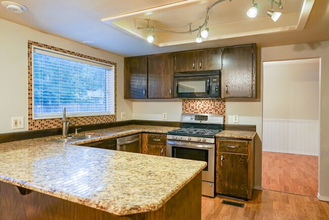 Building Photo - 4 Bedroom home tucked away in Hayden