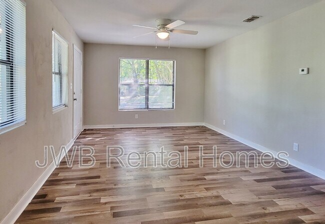 Foto del edificio - 2820 Calloway Cir