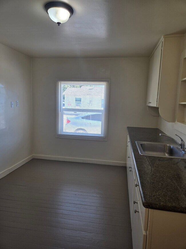 Foto del edificio - 1121 Kenwood Ave