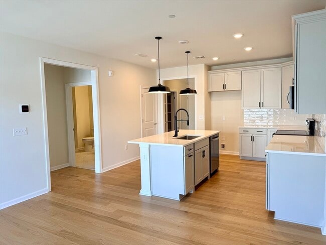 Building Photo - 2 Codman Wy