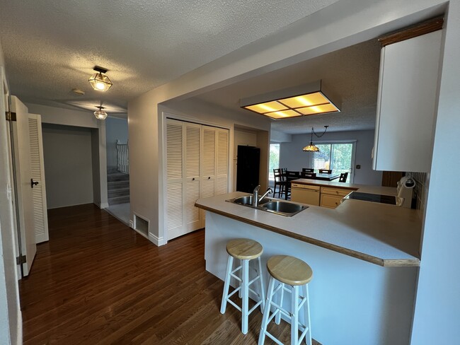 Building Photo - 10824-10102 102 St