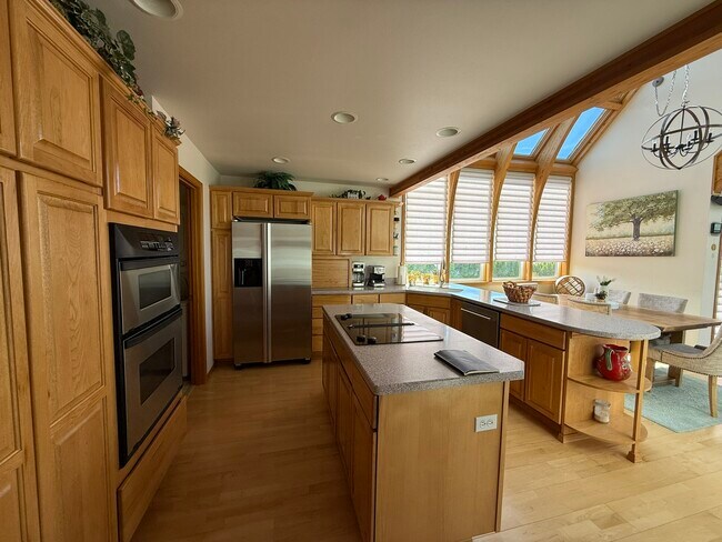 Building Photo - 432 Lakeview Dr