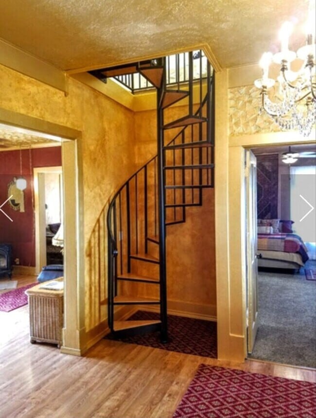 Building Photo - Unique home in CDA