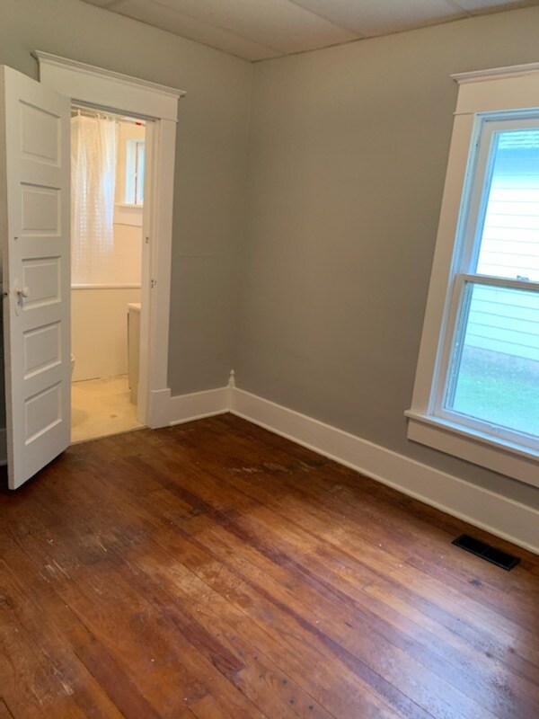 Master Bedroom with access to bathroom - 310 East Ave S