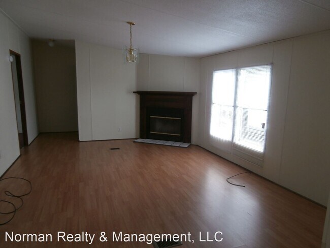 Building Photo - 944 Hollywood Dr