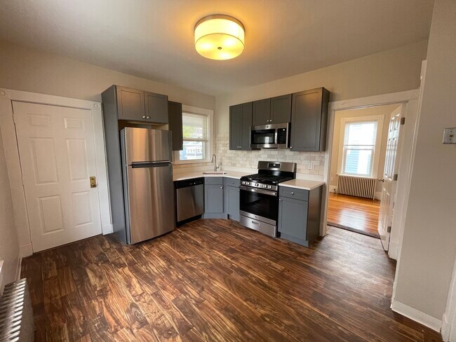 Building Photo - 27 Dix St